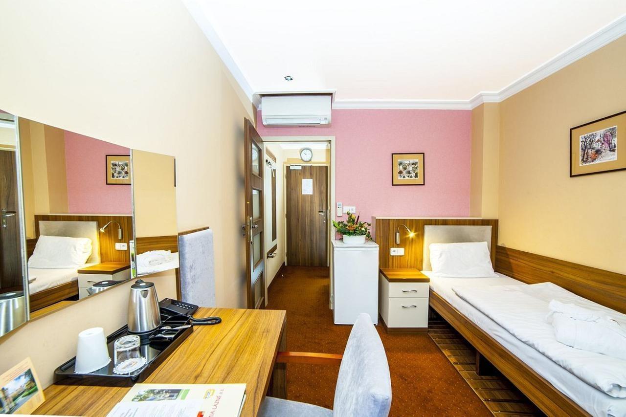 Krivan Hotel Karlovy Vary Esterno foto